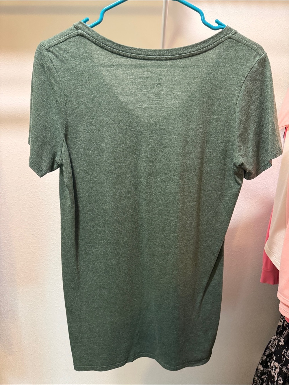 Nike V-Neck - Picture 2 of 2